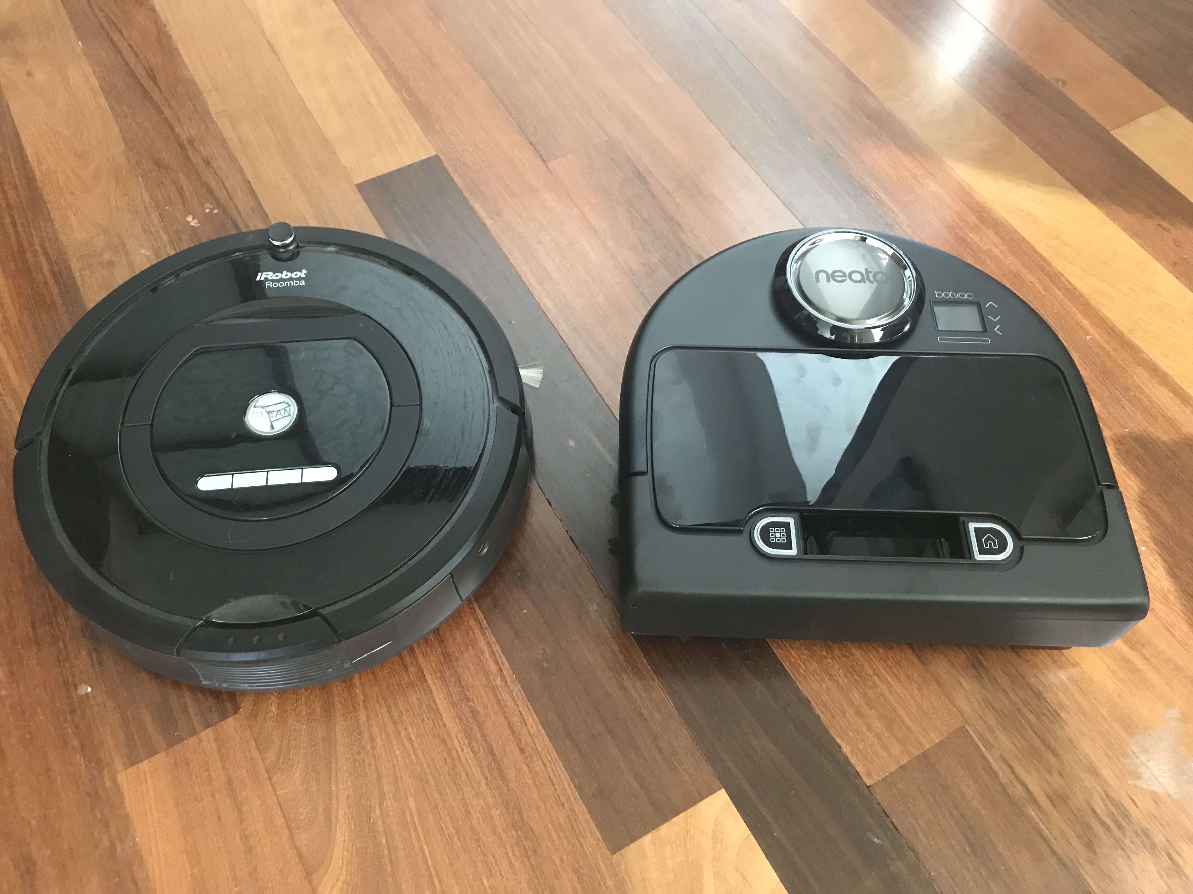 Neato Connected v.s. iRobot Roomba 770, side on side compared 納豆對倫巴，掃地機器人的決鬥